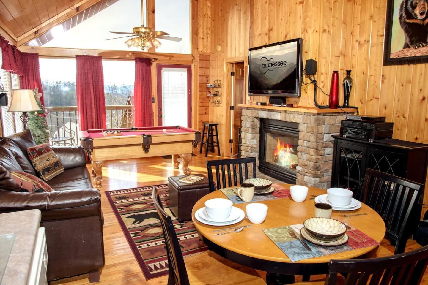 Views I Mins To Dollywood I Hot Tub I Pool Table Villa Sevierville Ngoại thất bức ảnh