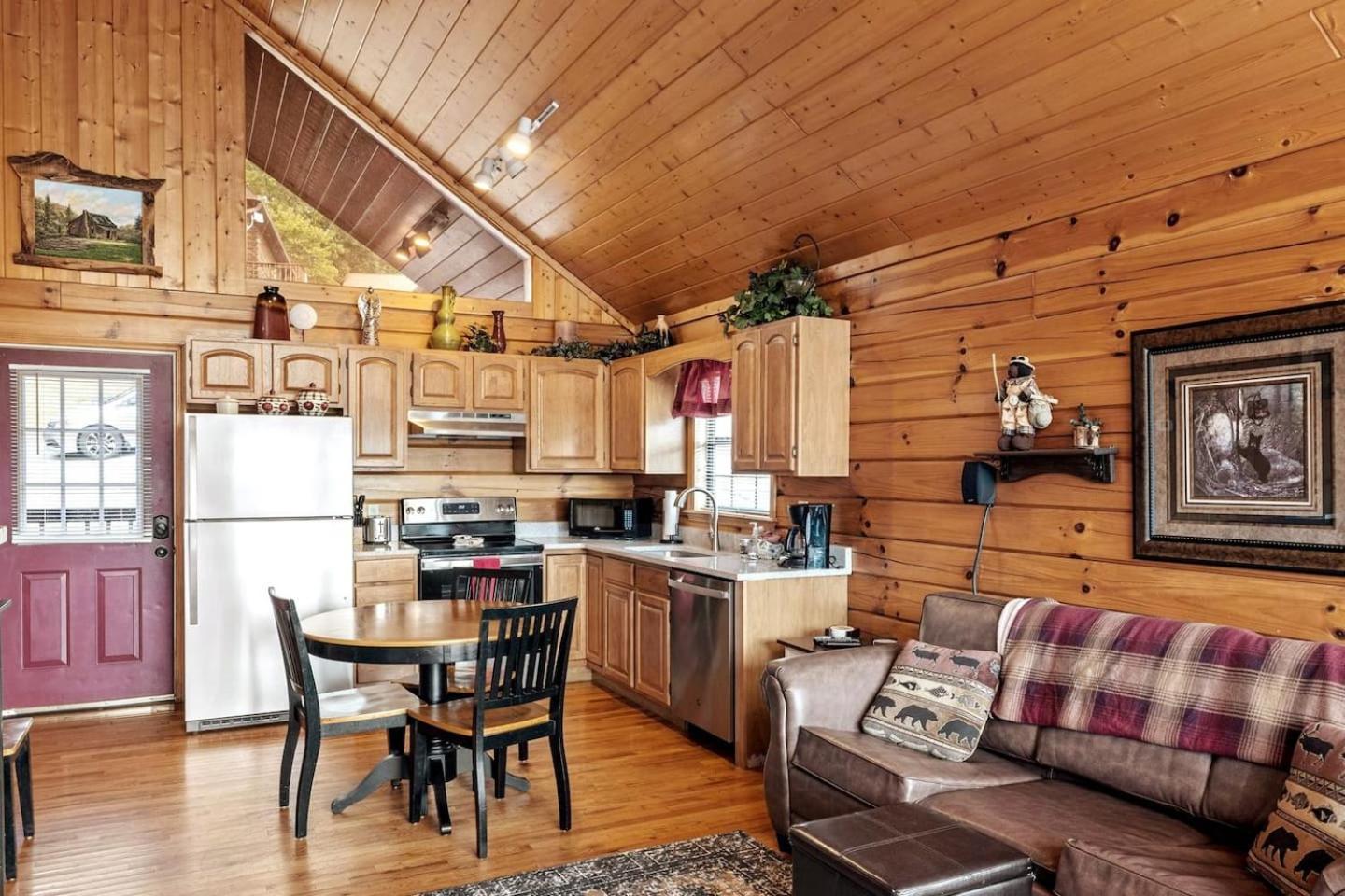 Views I Mins To Dollywood I Hot Tub I Pool Table Villa Sevierville Ngoại thất bức ảnh