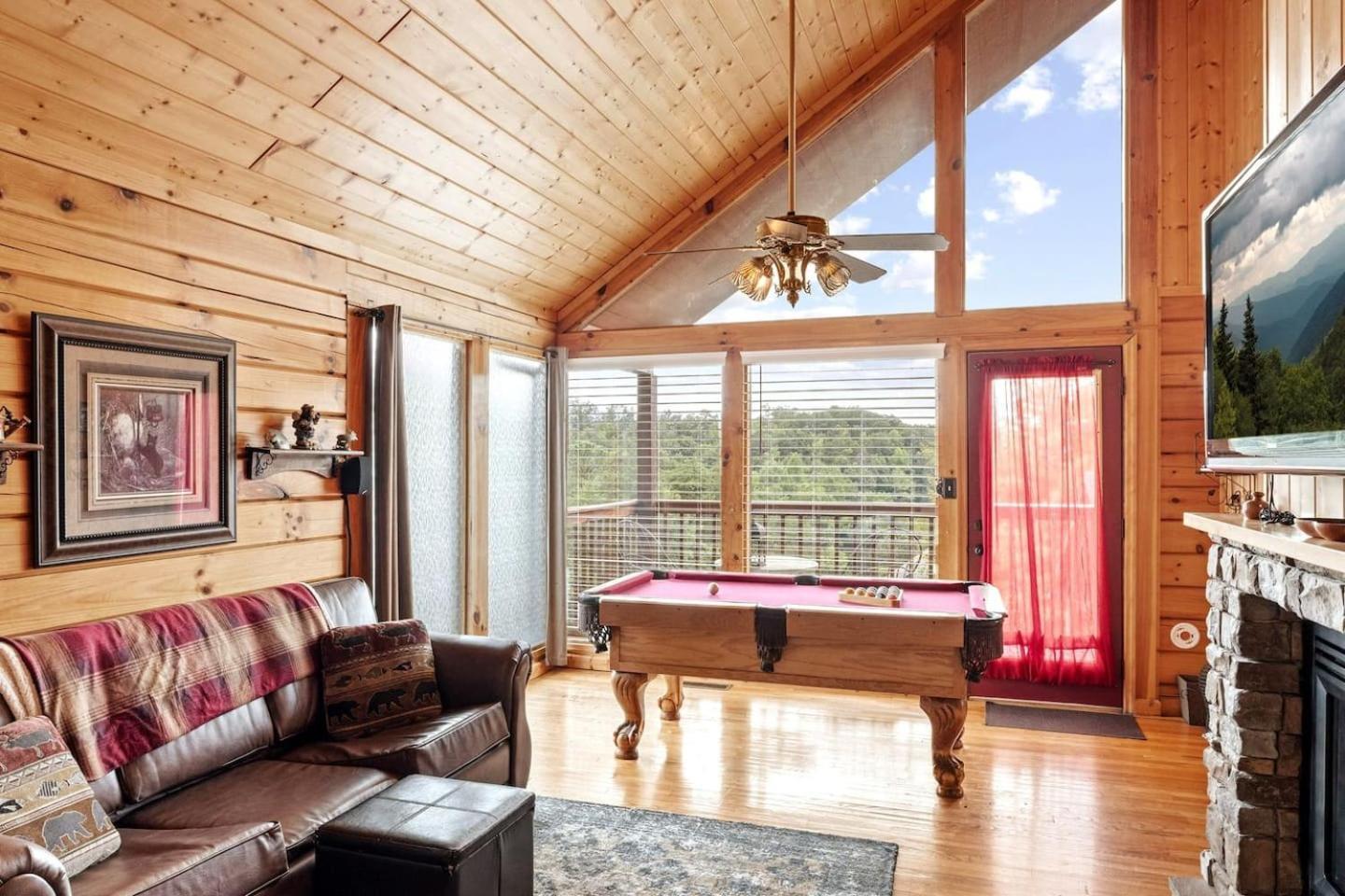 Views I Mins To Dollywood I Hot Tub I Pool Table Villa Sevierville Ngoại thất bức ảnh