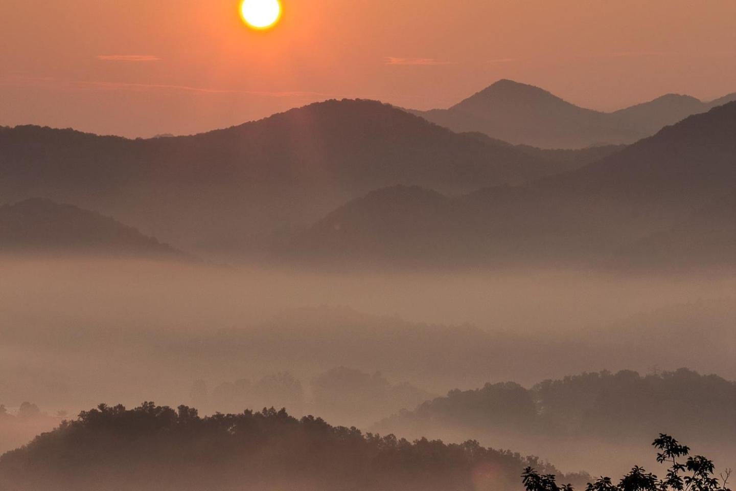 Views I Mins To Dollywood I Hot Tub I Pool Table Villa Sevierville Ngoại thất bức ảnh