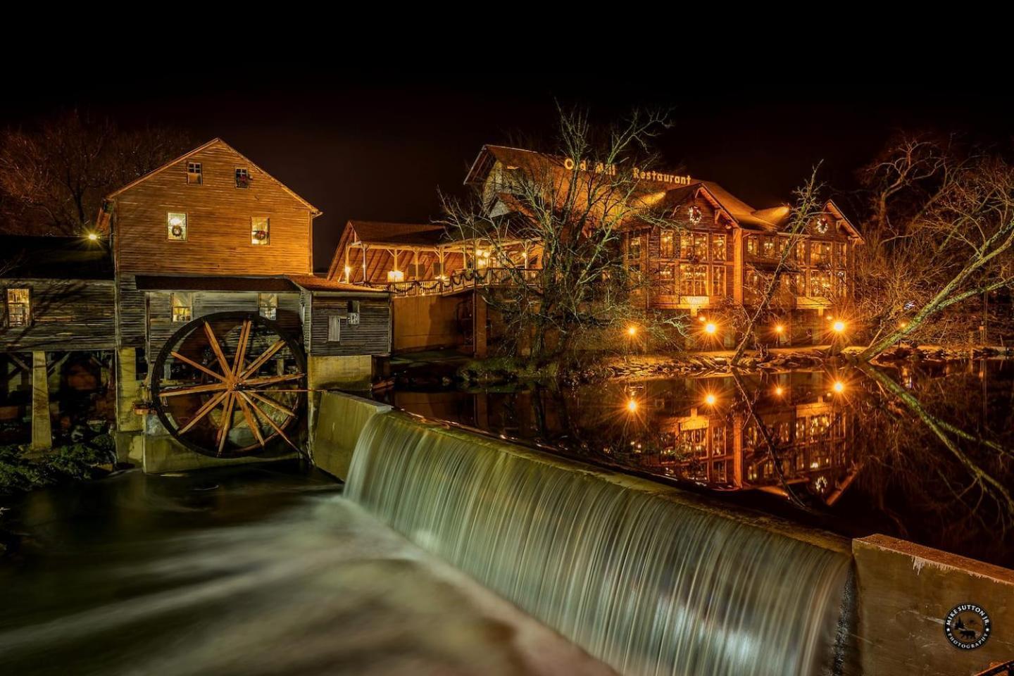 Views I Mins To Dollywood I Hot Tub I Pool Table Villa Sevierville Ngoại thất bức ảnh