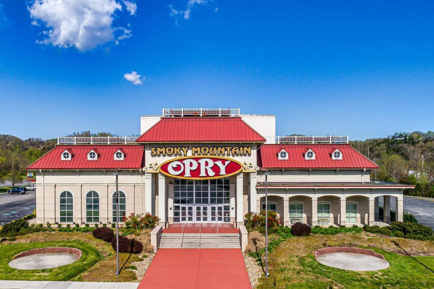 Views I Mins To Dollywood I Hot Tub I Pool Table Villa Sevierville Ngoại thất bức ảnh