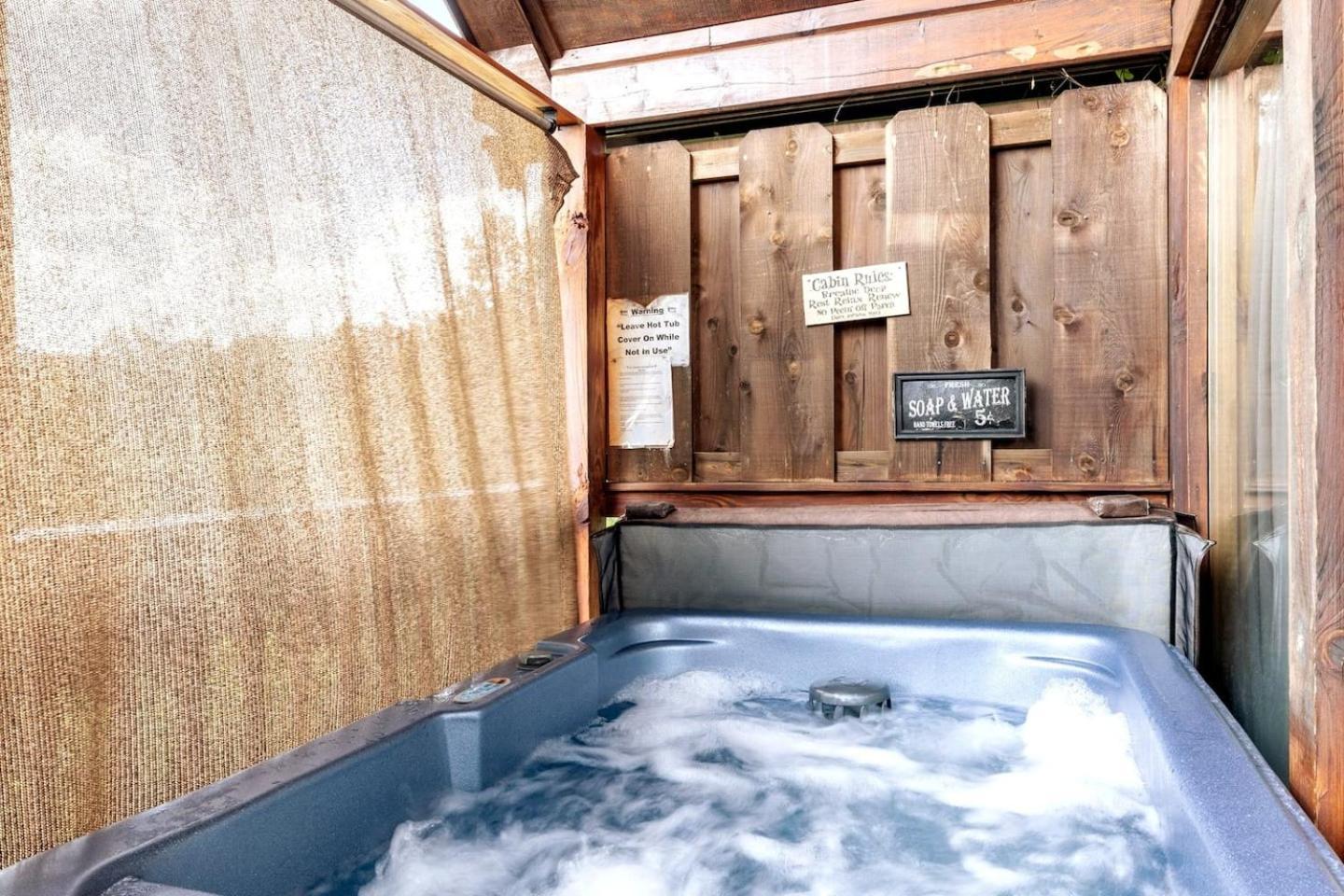 Views I Mins To Dollywood I Hot Tub I Pool Table Villa Sevierville Ngoại thất bức ảnh