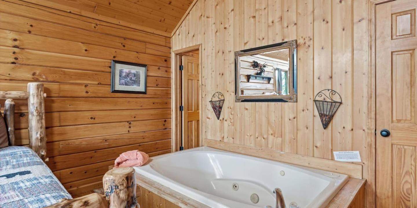 Views I Mins To Dollywood I Hot Tub I Pool Table Villa Sevierville Ngoại thất bức ảnh
