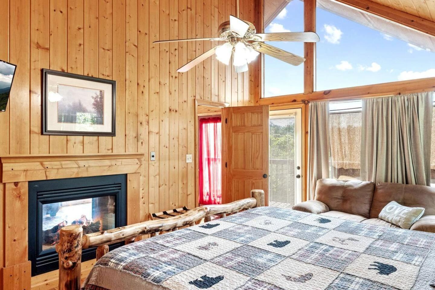 Views I Mins To Dollywood I Hot Tub I Pool Table Villa Sevierville Ngoại thất bức ảnh