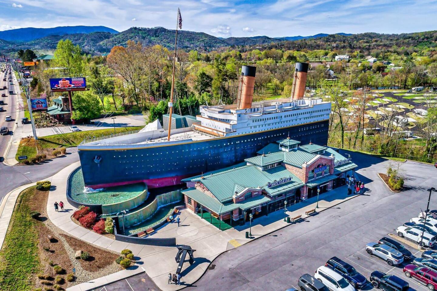 Views I Mins To Dollywood I Hot Tub I Pool Table Villa Sevierville Ngoại thất bức ảnh