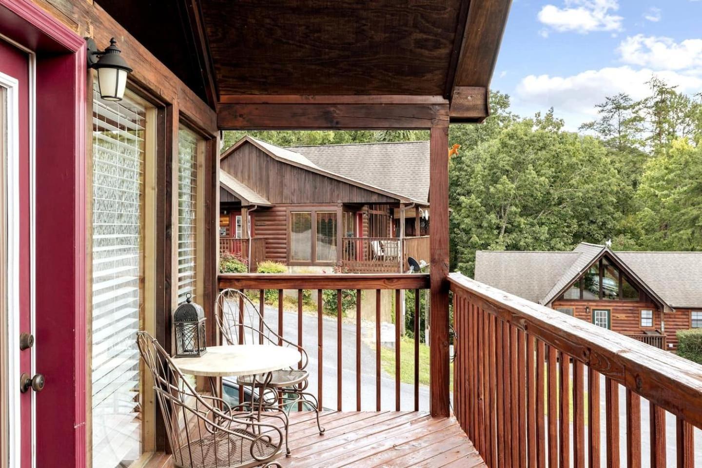 Views I Mins To Dollywood I Hot Tub I Pool Table Villa Sevierville Ngoại thất bức ảnh