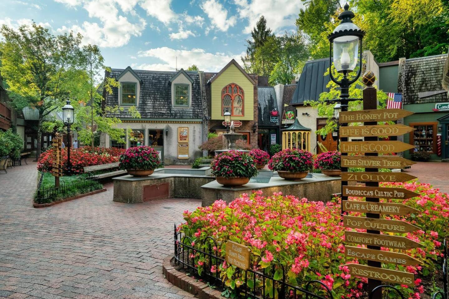 Views I Mins To Dollywood I Hot Tub I Pool Table Villa Sevierville Ngoại thất bức ảnh