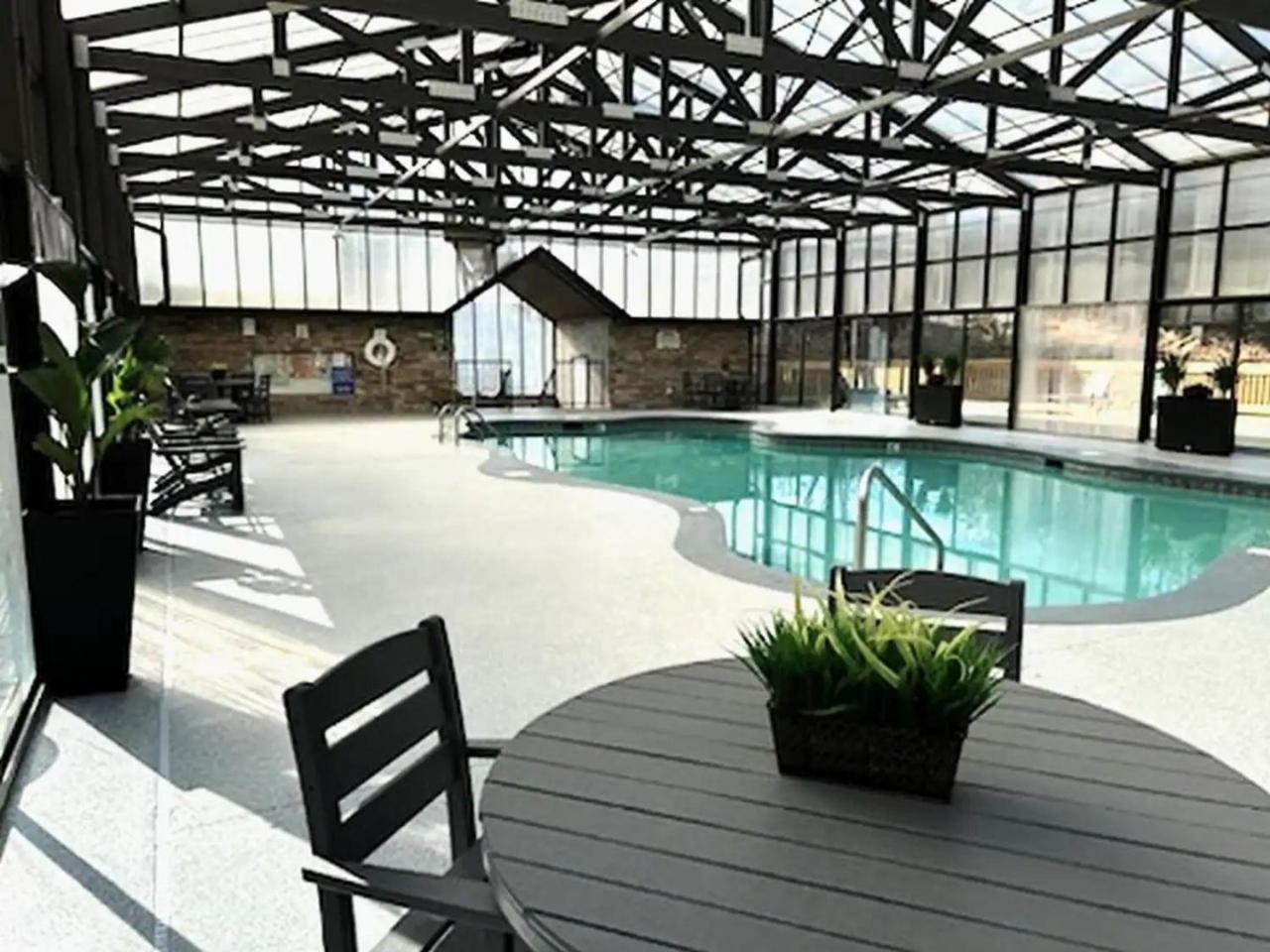 Views I Mins To Dollywood I Hot Tub I Pool Table Villa Sevierville Ngoại thất bức ảnh